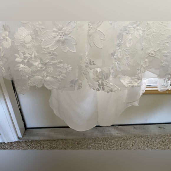 Willowby by Watters Lilia Puff-Sleeve Lace Empire Wedding Gown - Picture 8 of 12